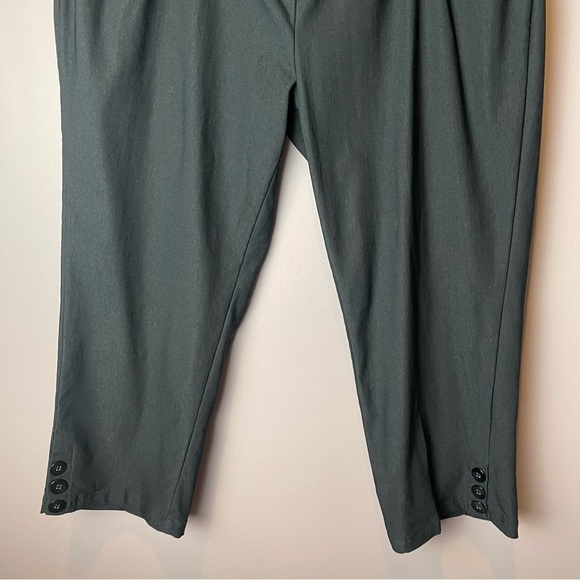 Lulu-B Black Cropped Pants with Button Ankle Detail - 14 - Picture 4 of 9